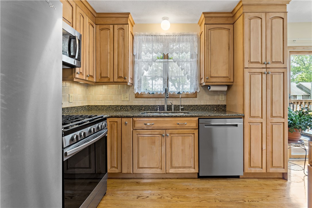 825 Middlebridge Road South Kingstown, RI 02879 - Photo 12 of 49