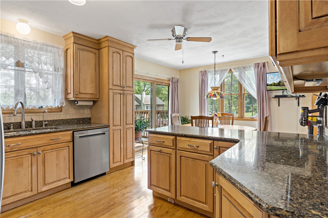825 Middlebridge Road South Kingstown, RI 02879 - Photo 10 of 49