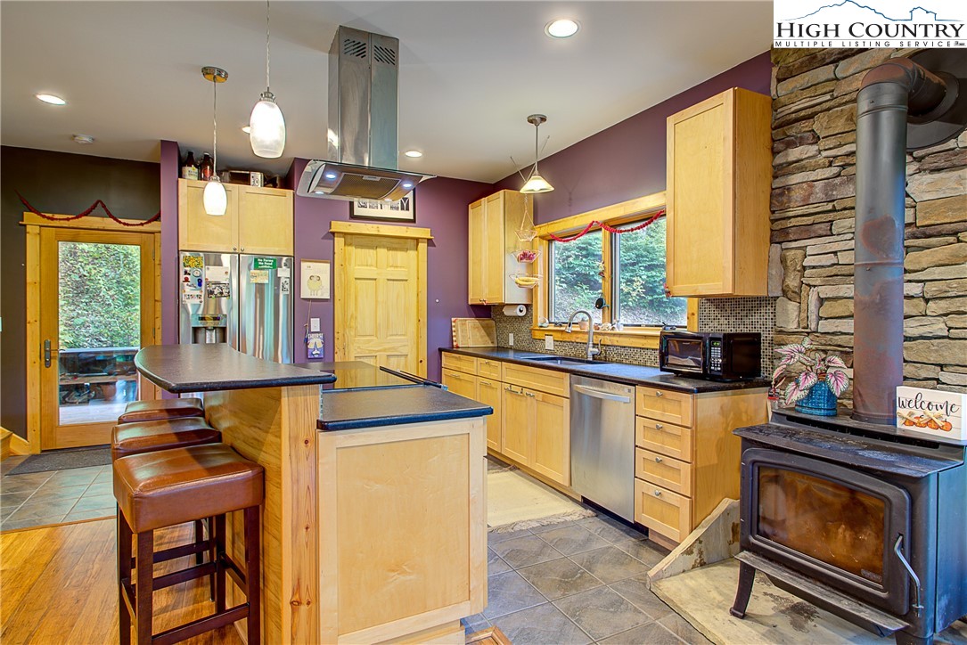 155 Carey Ridge Road Boone, NC 28607 - Photo 4 of 29