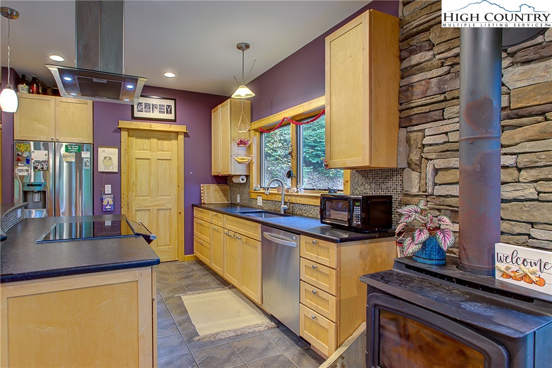 155 Carey Ridge Road Boone, NC 28607 - Photo 5 of 29