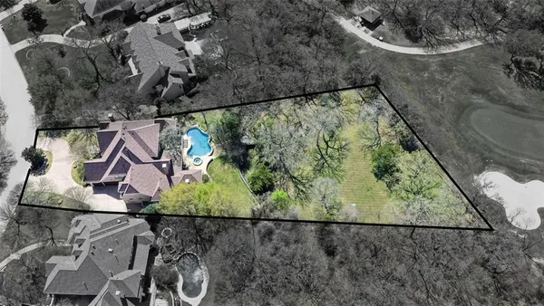 an aerial view of a yard
