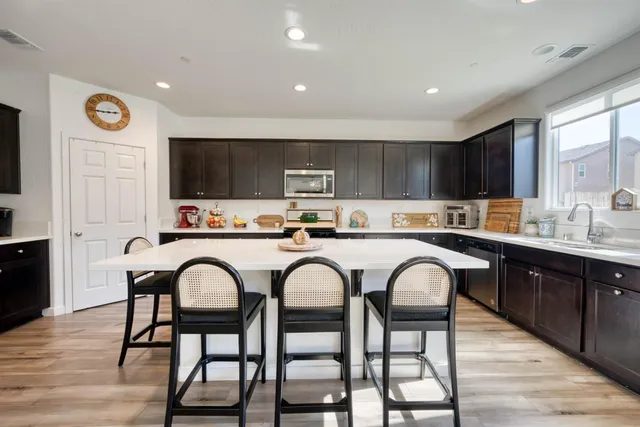 $610,000 | 6559 East Berkeley Avenue, Fresno, CA 93727