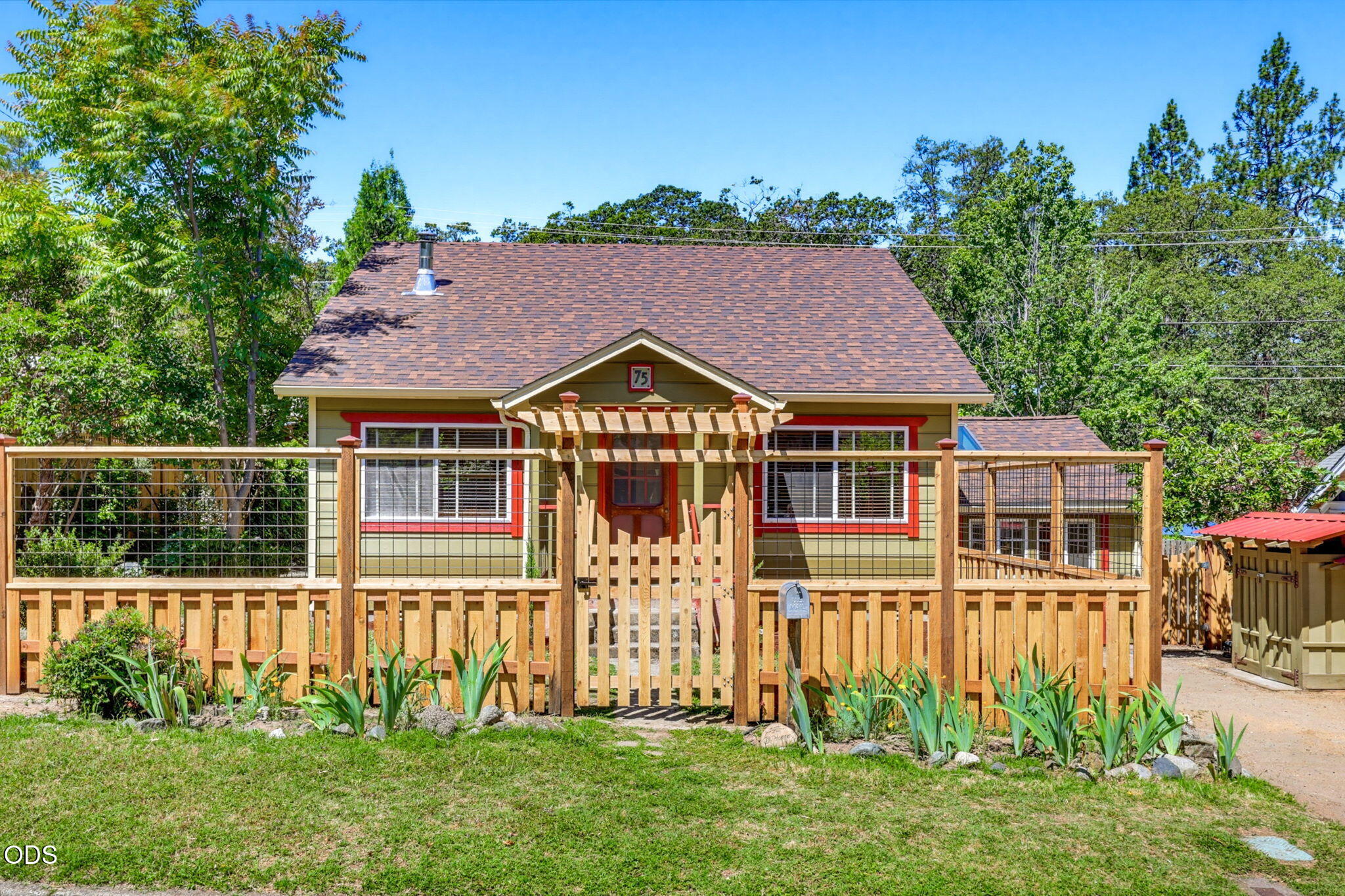 75 Dewey Street Ashland, OR 97520 - Photo 4 of 50