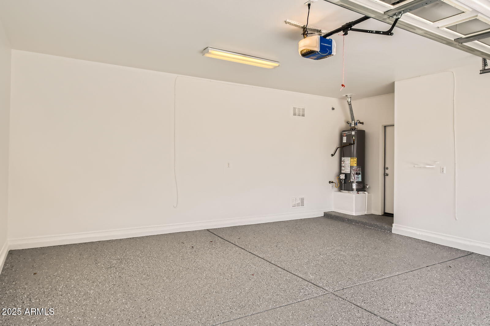 6815 West Carter Road Laveen, AZ 85339 - Photo 25 of 29 Main garage