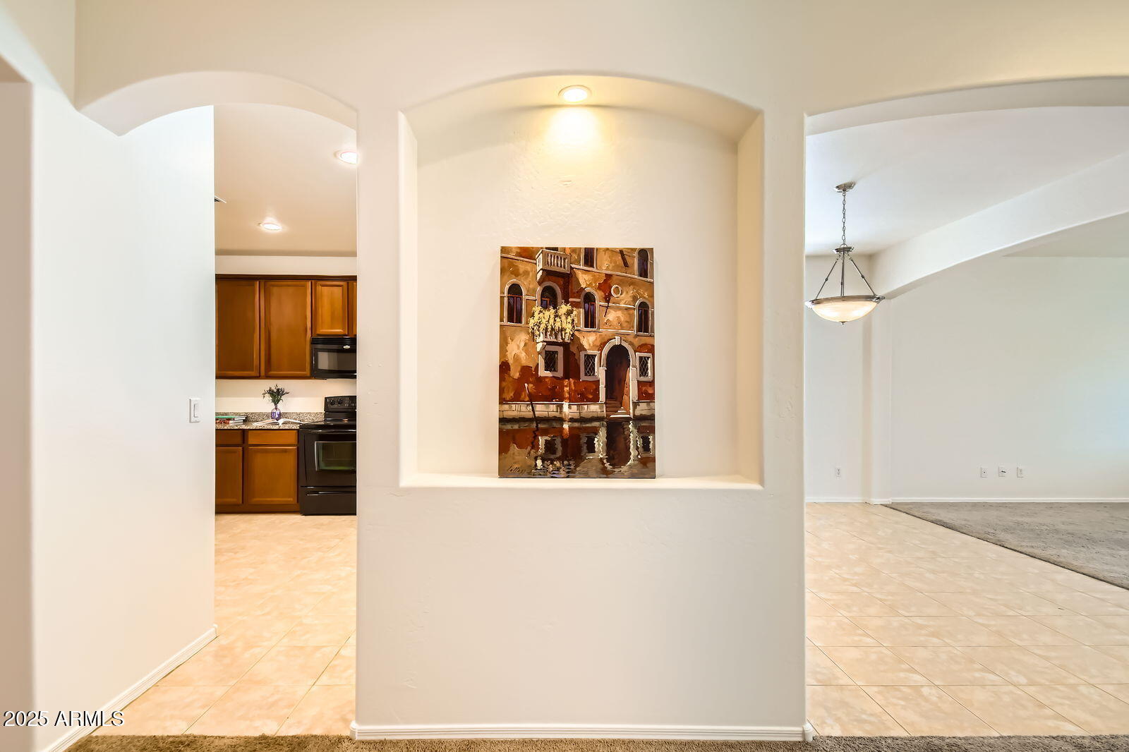 6815 West Carter Road Laveen, AZ 85339 - Photo 6 of 29 Hallway niche