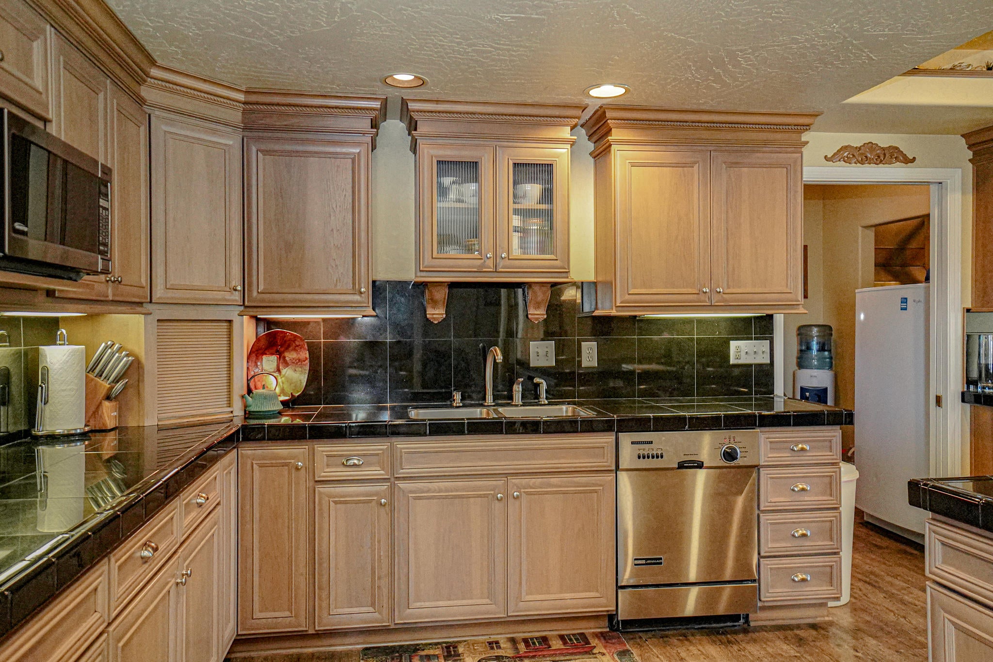 6684 Table Rock Road Central Point, OR 97502 - Photo 16 of 42 16