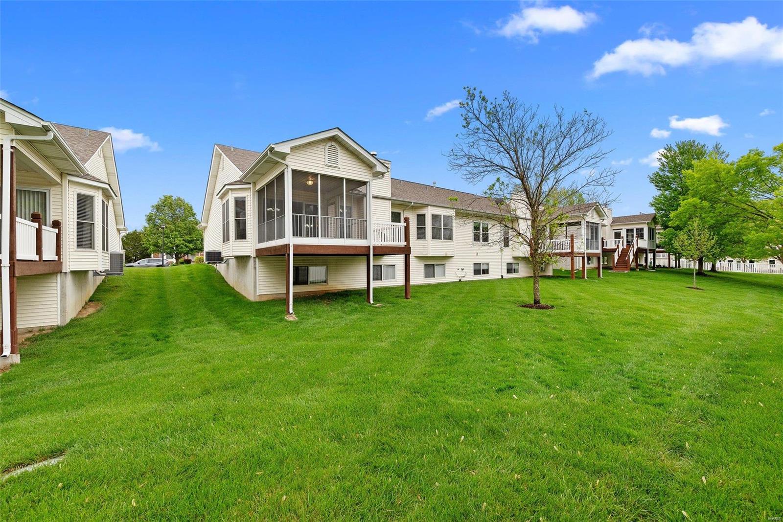 219 Fairgate Drive St. Peters, MO 63376 - Photo 2 of 44