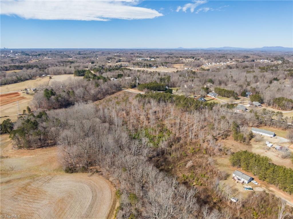 9178 County Line Road Kernersville, NC 27284 - Photo 11 of 28