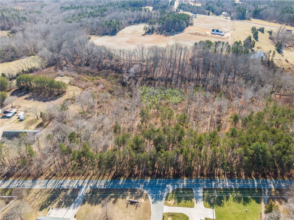 9178 County Line Road Kernersville, NC 27284 - Photo 3 of 28