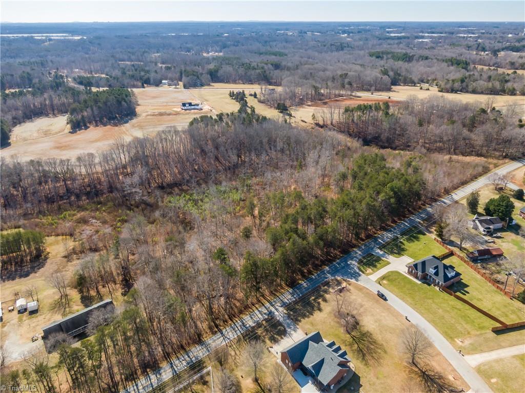 9178 County Line Road Kernersville, NC 27284 - Photo 4 of 28