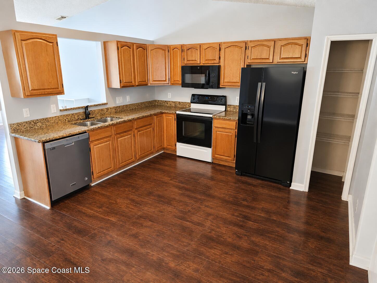 1090 Castile Road Southeast Palm Bay, FL 32909 - Photo 6 of 22 Kitchen