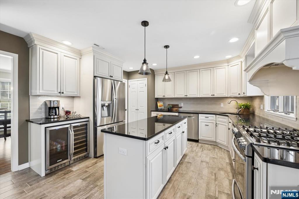 7 Robin Court Chester, NJ 07930 - Photo 11 of 48