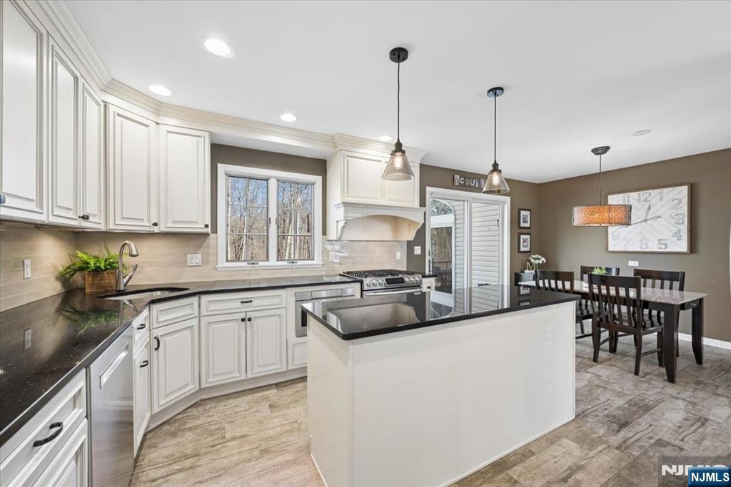 7 Robin Court Chester, NJ 07930 - Photo 12 of 48