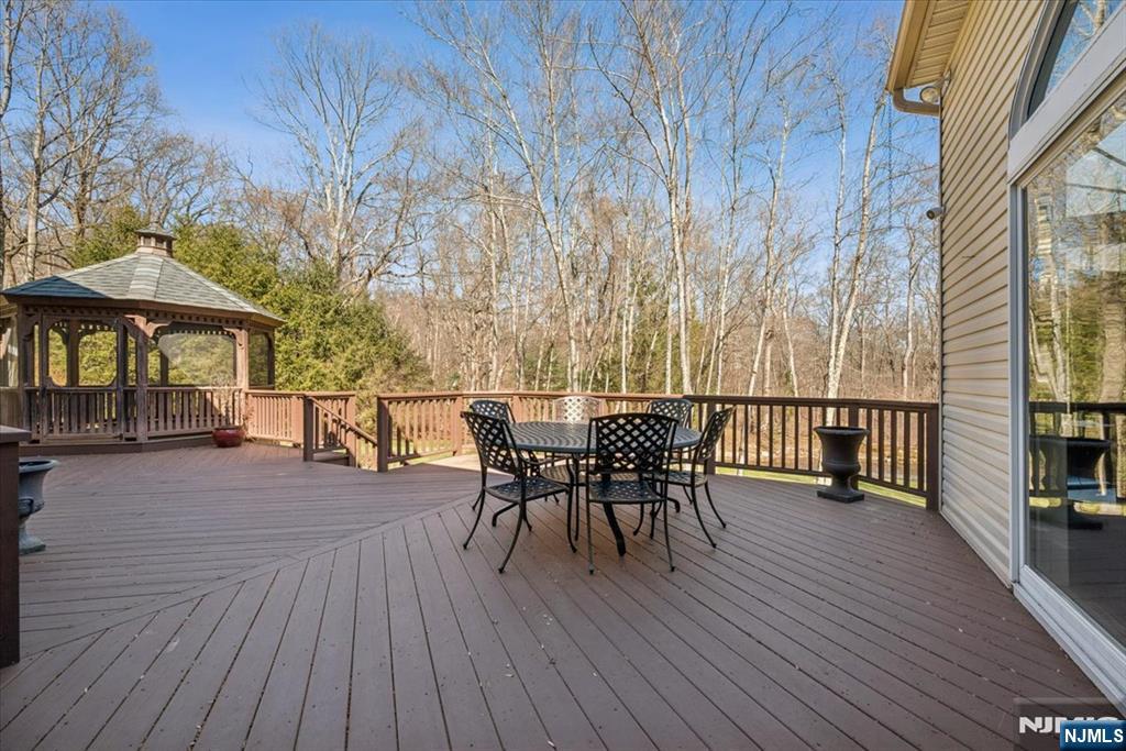 7 Robin Court Chester, NJ 07930 - Photo 19 of 48