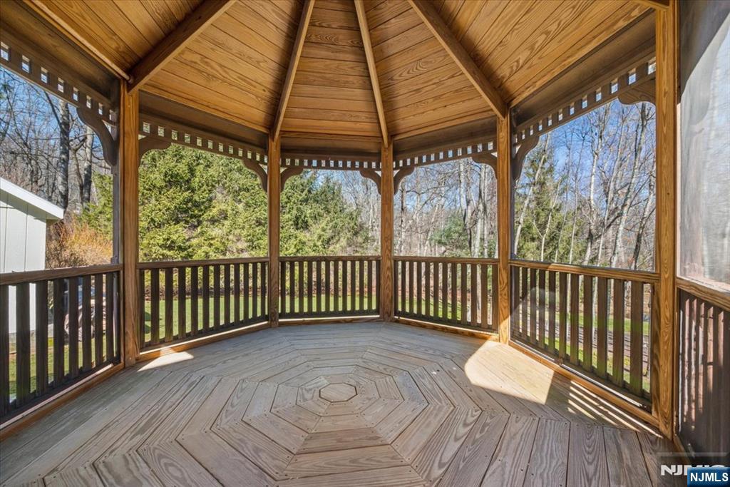 7 Robin Court Chester, NJ 07930 - Photo 21 of 48