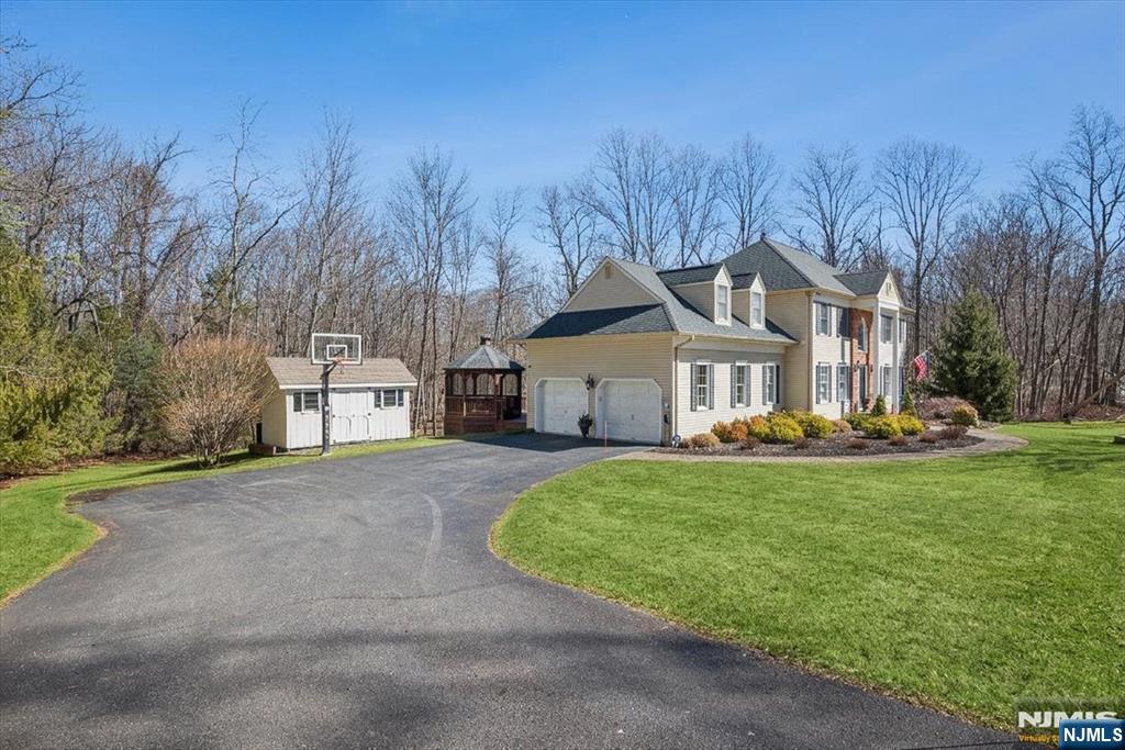 7 Robin Court Chester, NJ 07930 - Photo 3 of 48