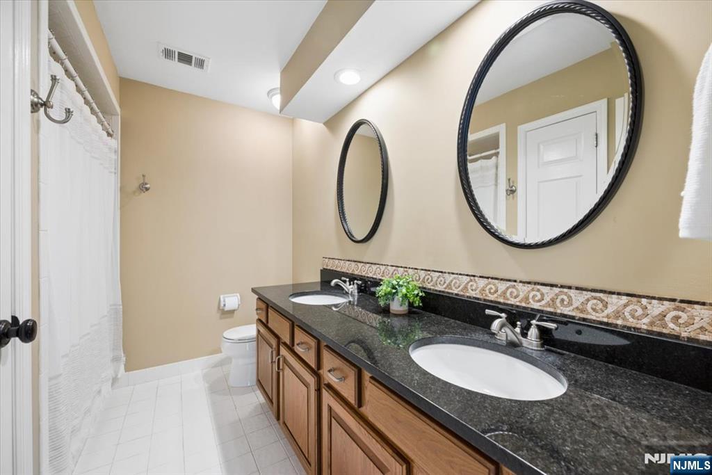 7 Robin Court Chester, NJ 07930 - Photo 32 of 48