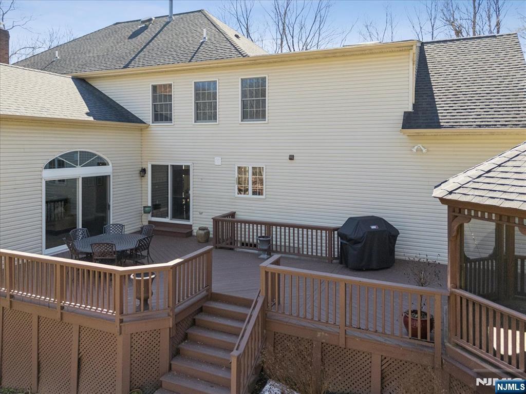 7 Robin Court Chester, NJ 07930 - Photo 40 of 48