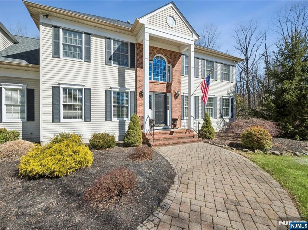 7 Robin Court Chester, NJ 07930 - Photo 4 of 48