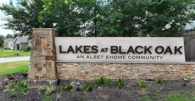 a picture of a wall with a white and white walls