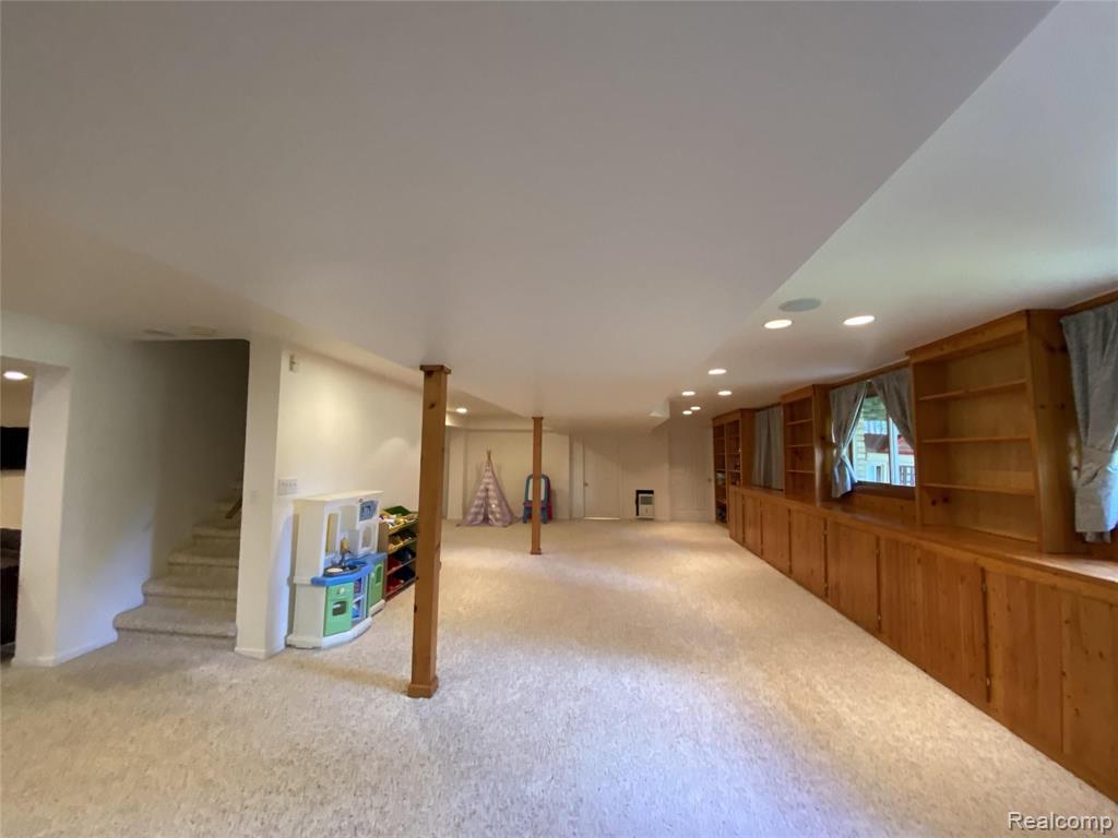 2462 Evergreen Court Rochester Hills, MI 48309 - Photo 25 of 28