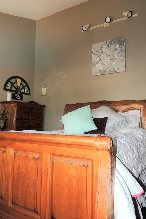 54 Wing Street Springfield, MA 01151 - Photo 12 of 25 Gallery Image 12