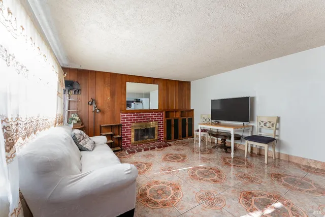 $474,500 | 1367 Yokayo Drive, Ukiah, CA 95482