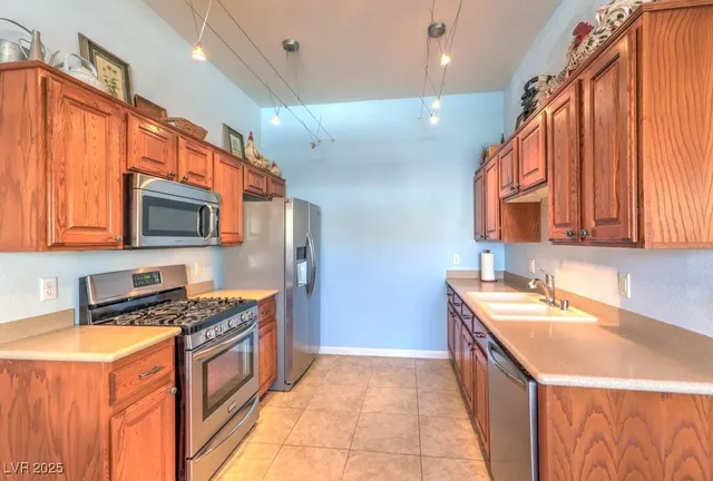 $299,900 | 2305 West Horizon Ridge Parkway, Unit 2413, Henderson, NV 89052