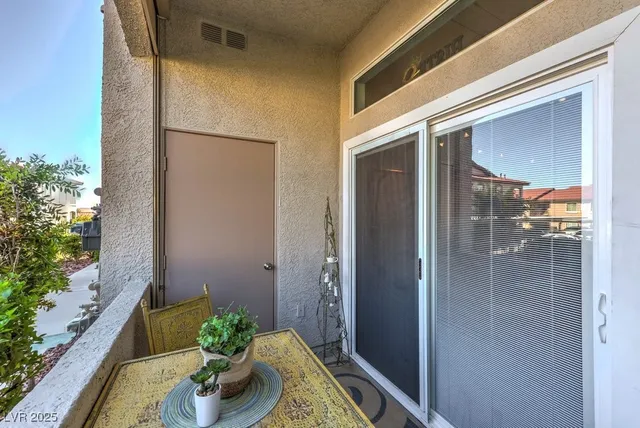 $299,900 | 2305 West Horizon Ridge Parkway, Unit 2413, Henderson, NV 89052