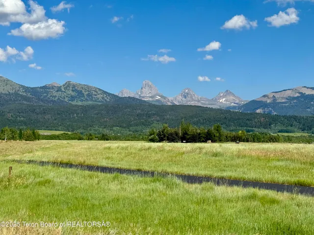 $470,000 | 2410 Snow Crest Ranch Drive, Driggs, ID 83422