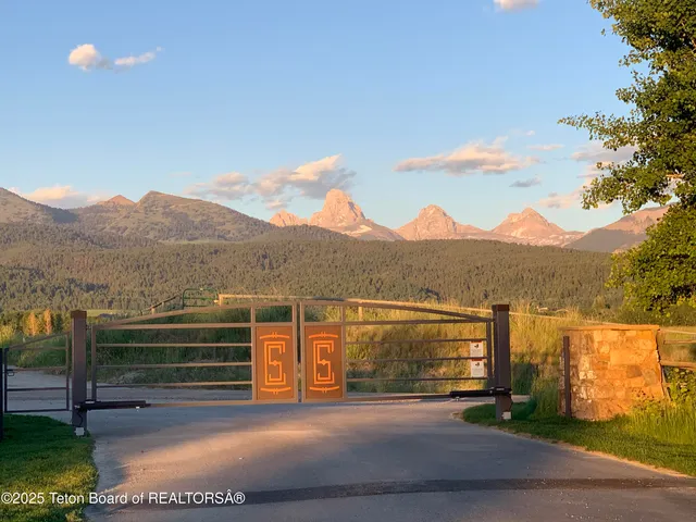 $470,000 | 2410 Snow Crest Ranch Drive, Driggs, ID 83422