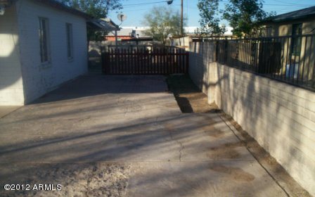 2832 West Granada Road Phoenix, AZ 85009 - Photo 8 of 9 Side yard view 1