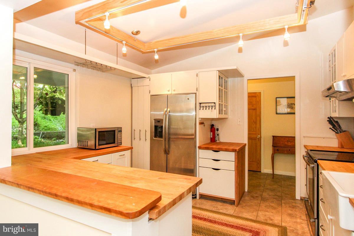 2501 Fauquier Lane Reston, VA 20191 - Photo 11 of 30 Kitchen