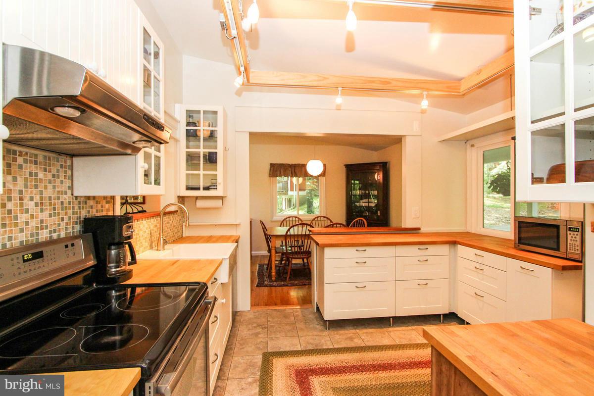 2501 Fauquier Lane Reston, VA 20191 - Photo 12 of 30 Kitchen