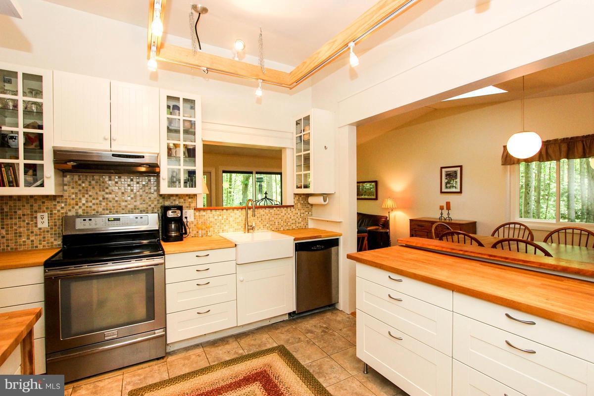 2501 Fauquier Lane Reston, VA 20191 - Photo 14 of 30 Kitchen