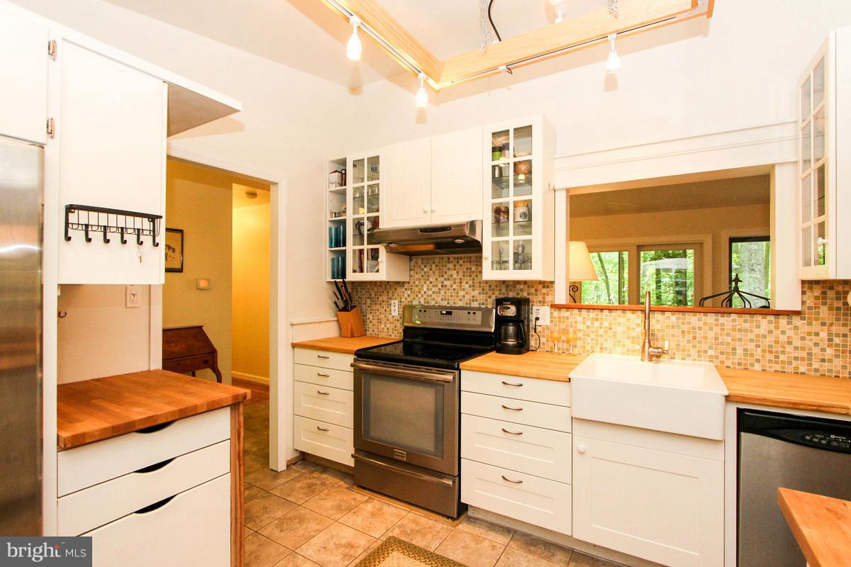 2501 Fauquier Lane Reston, VA 20191 - Photo 15 of 30 Kitchen