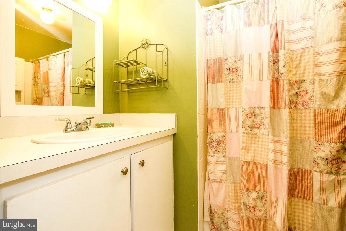 2501 Fauquier Lane Reston, VA 20191 - Photo 17 of 30 Bath