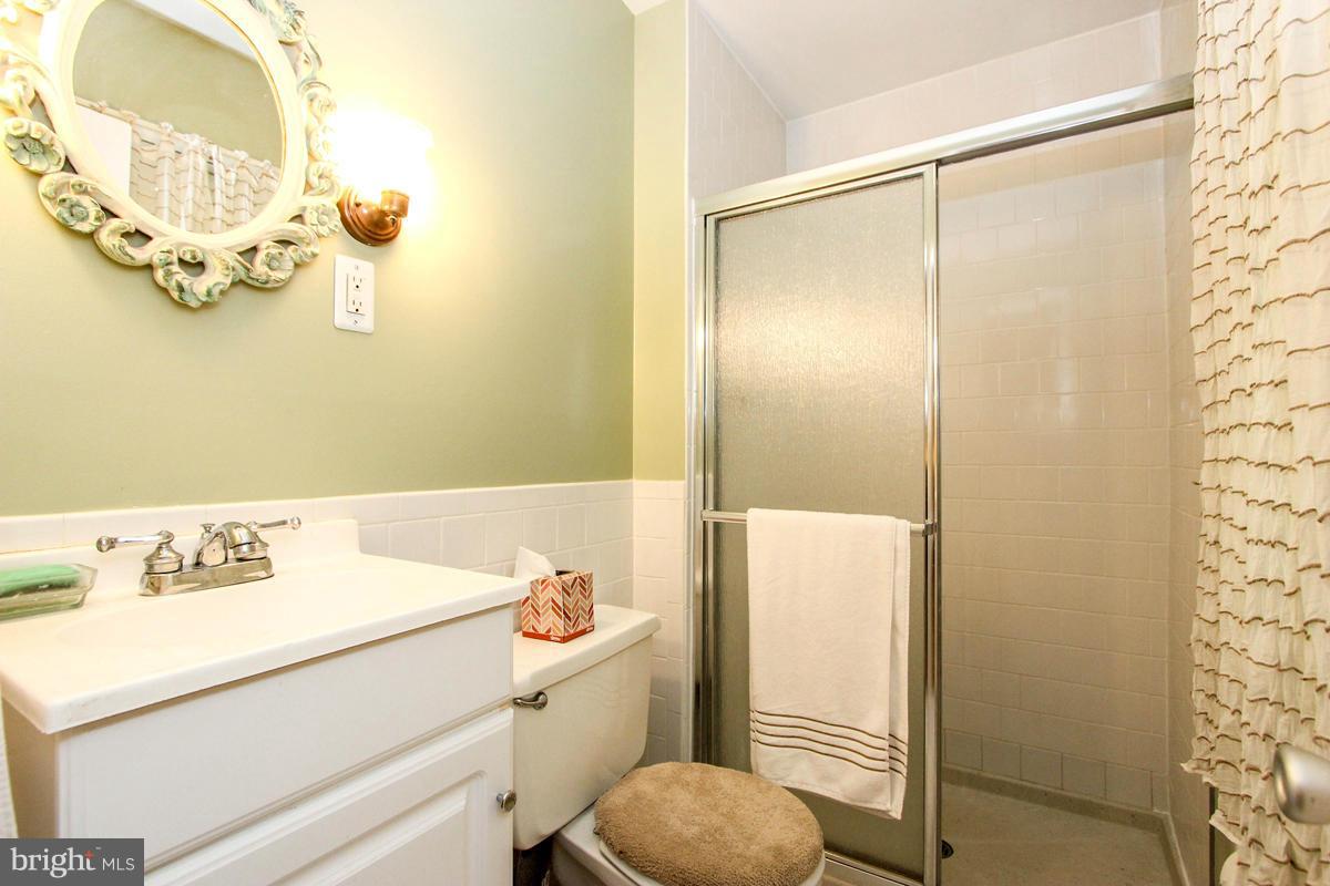 2501 Fauquier Lane Reston, VA 20191 - Photo 20 of 30 Bath (Master)