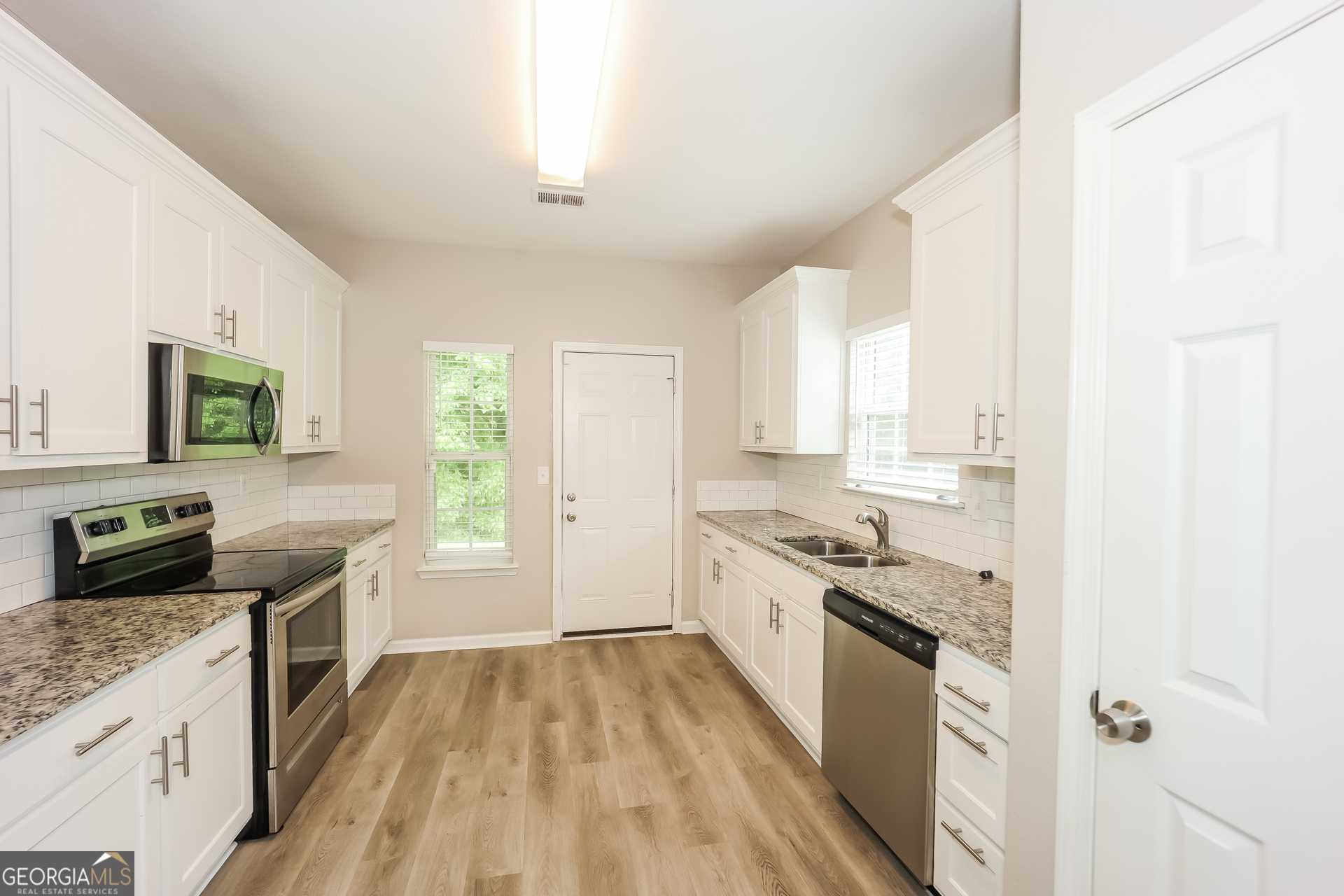5517 Jerome Road South Fulton, GA 30349 - Photo 6 of 16 a large kitchen with a stove top oven