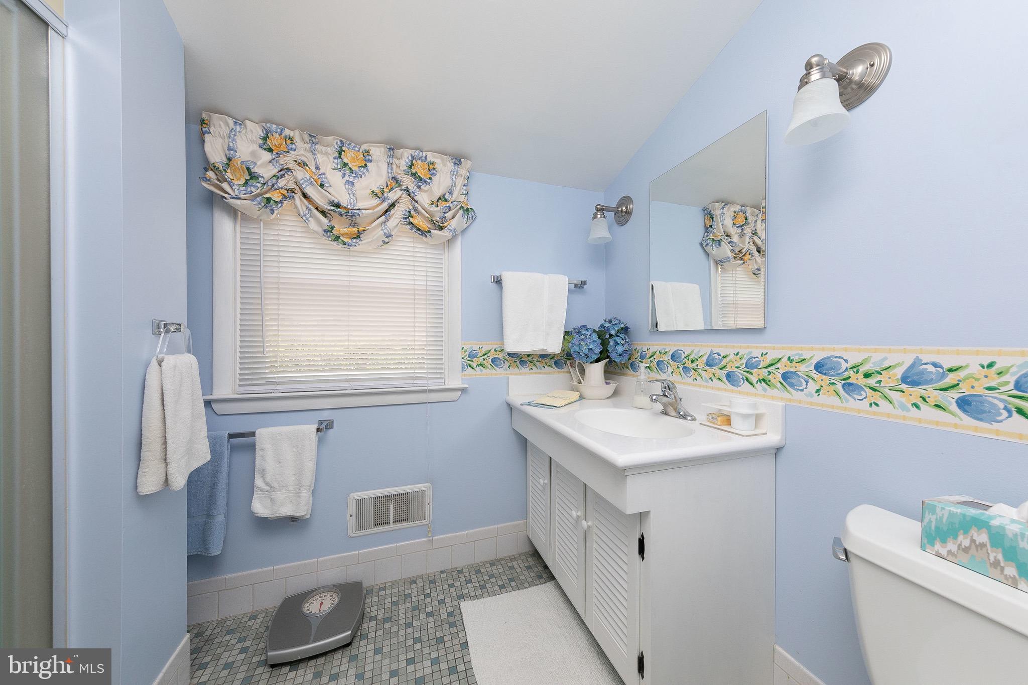 766 Moredon Road Jenkintown, PA 19046 - Photo 29 of 47 2nd Floor Hall Bathroom