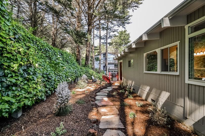 712 Ursula Avenue Pacifica, CA 94044 - Photo 29 of 42 a backyard of a house with outdoor seating