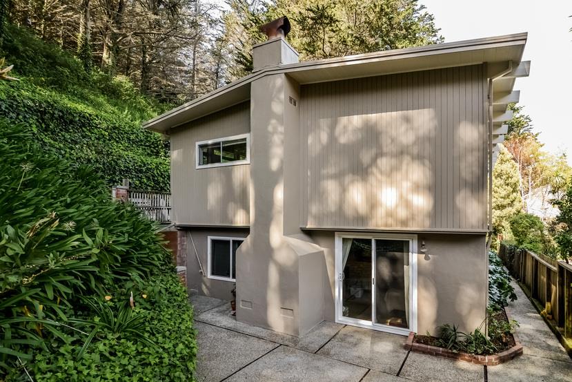 712 Ursula Avenue Pacifica, CA 94044 - Photo 36 of 42 a front view of a house with yard