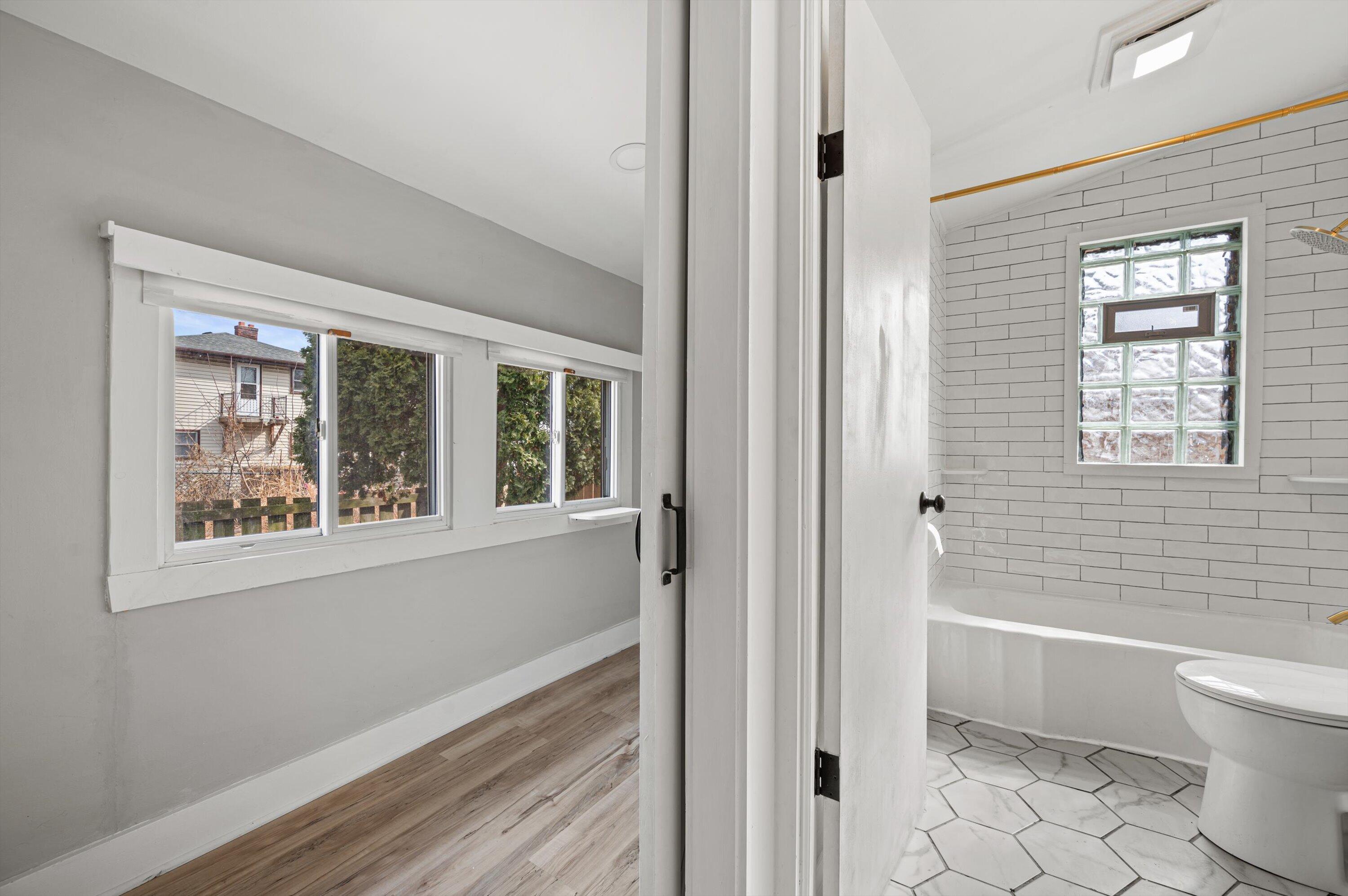 158 North 59th Street Milwaukee, WI 53213 - Photo 9 of 23 Main Bathroom / Bonus Space