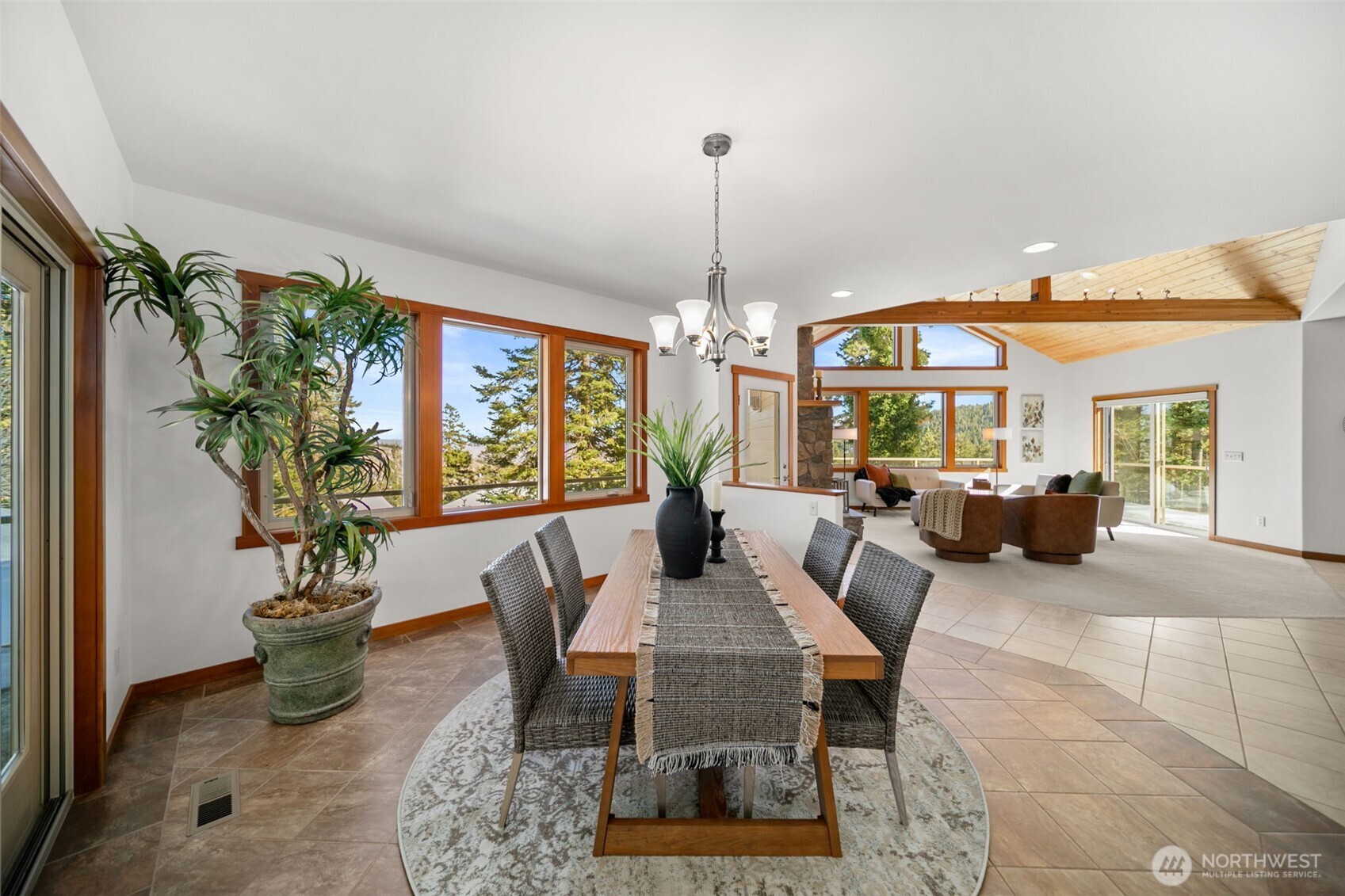 6760 Forest Ridge Drive Wenatchee, WA 98801 - Photo 4 of 34 Gallery Image 4