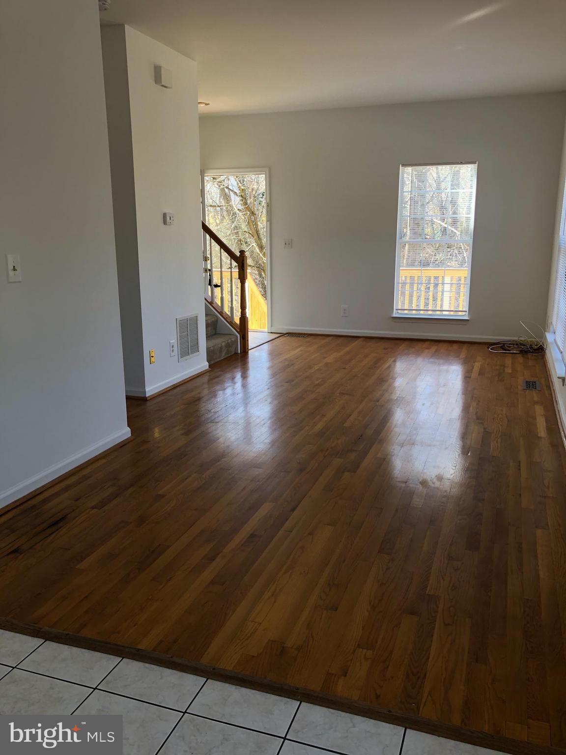 15673 Viewpoint Circle Dumfries, VA 22025 - Photo 15 of 58 Main Level is sunny w/ lots of windows!