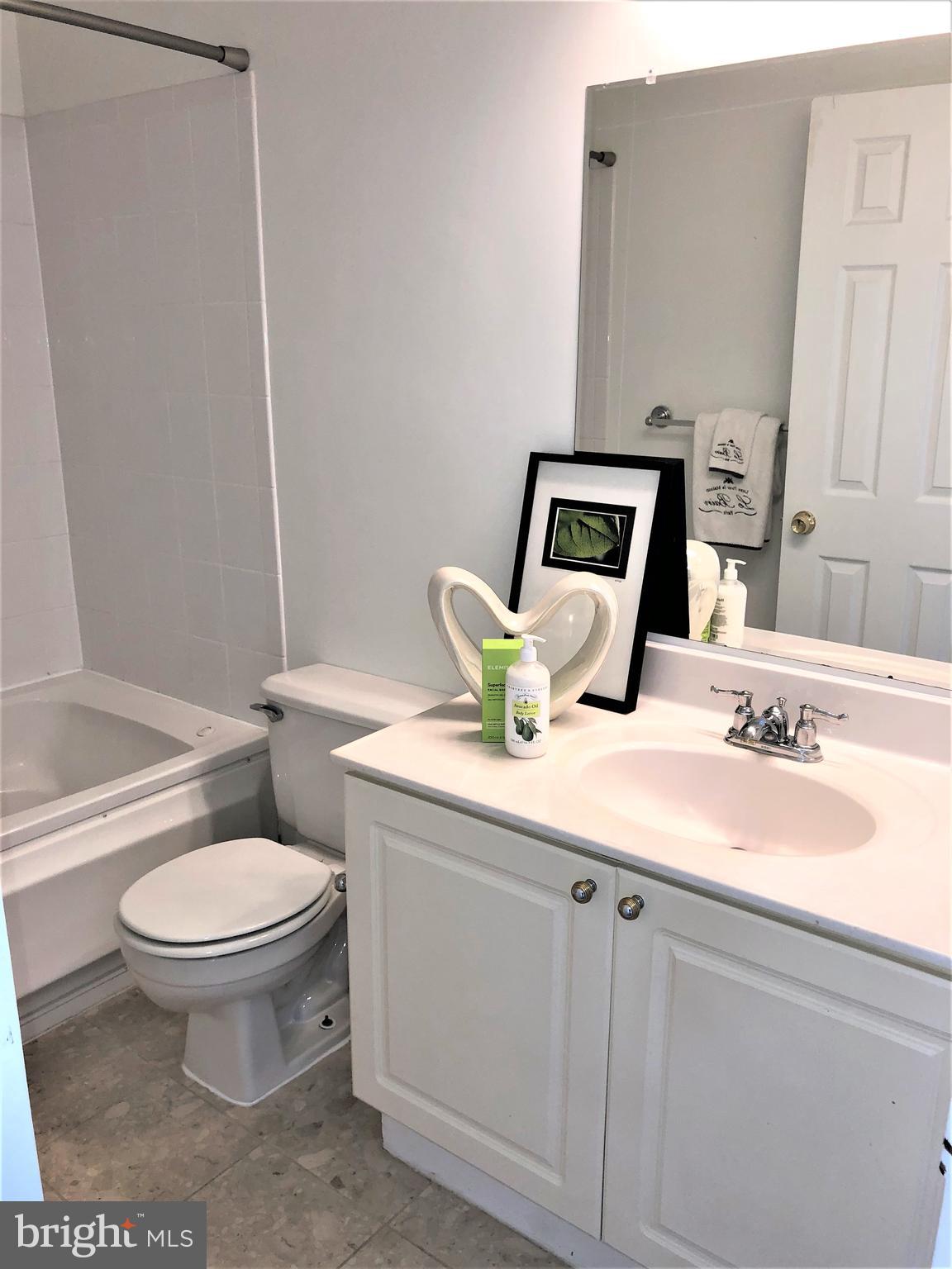 15673 Viewpoint Circle Dumfries, VA 22025 - Photo 28 of 58 Private Primary Bath