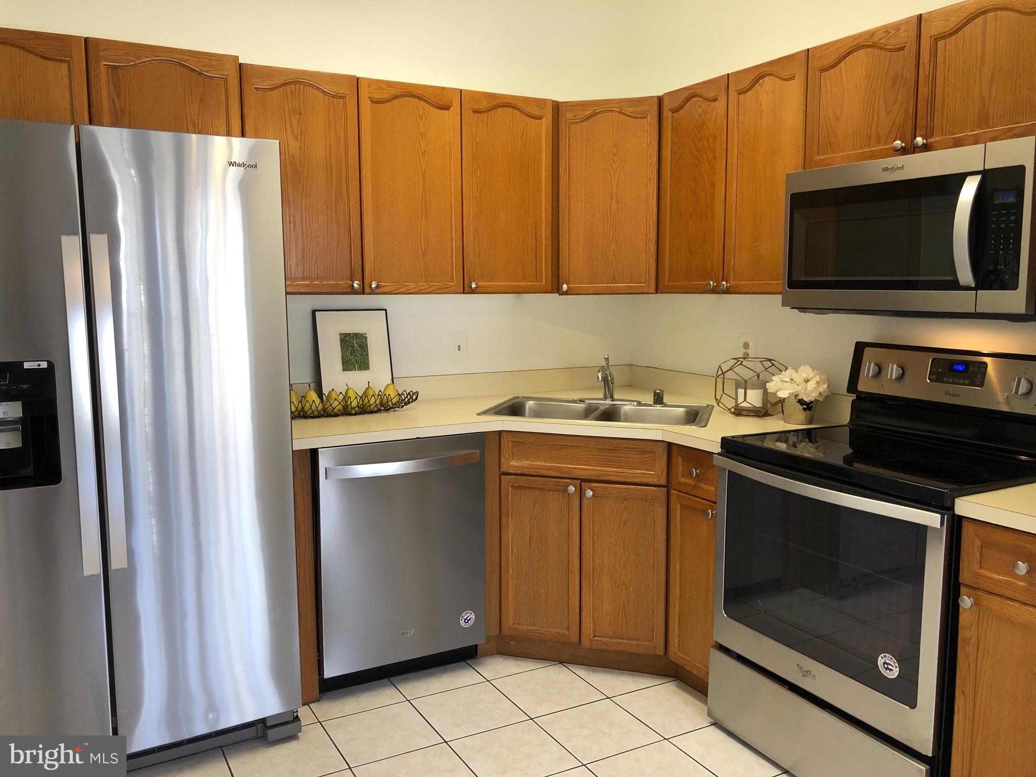15673 Viewpoint Circle Dumfries, VA 22025 - Photo 4 of 58 Gorgeous Kitchen with Breakfast Nook