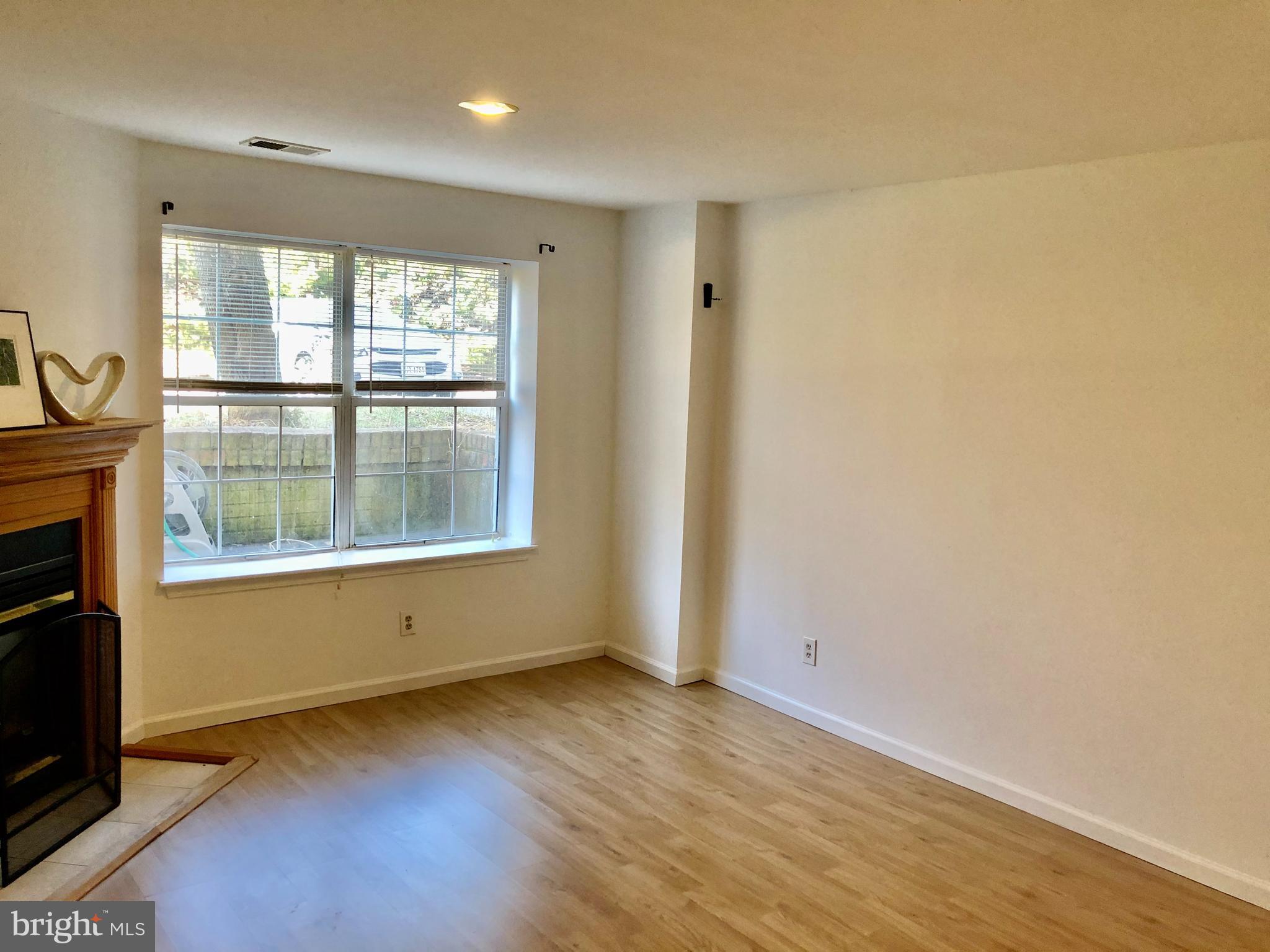 15673 Viewpoint Circle Dumfries, VA 22025 - Photo 53 of 58 LL with full size window