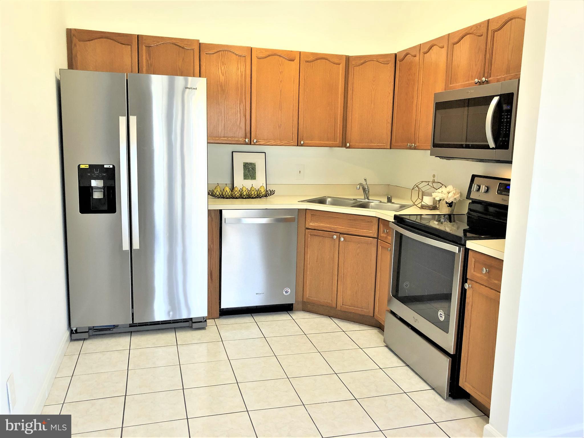15673 Viewpoint Circle Dumfries, VA 22025 - Photo 8 of 58 New SS Appliances in Sunny Eat-in Kitchen