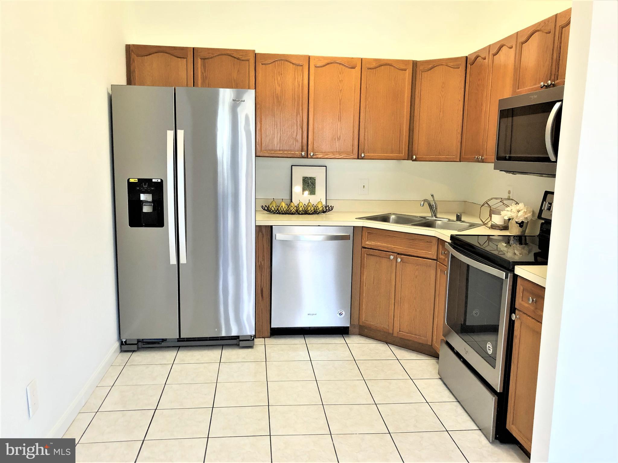 15673 Viewpoint Circle Dumfries, VA 22025 - Photo 9 of 58 Kitchen with attached Breakfast Room